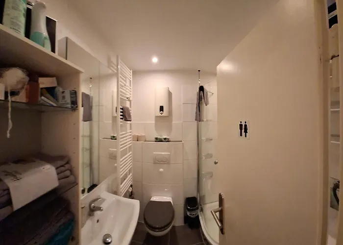 Double In Near Uni Guest house